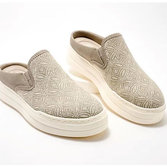 Clarks Cloudsteppers Slip-On Clog -Audreigh Cove - Picture 1 of 9